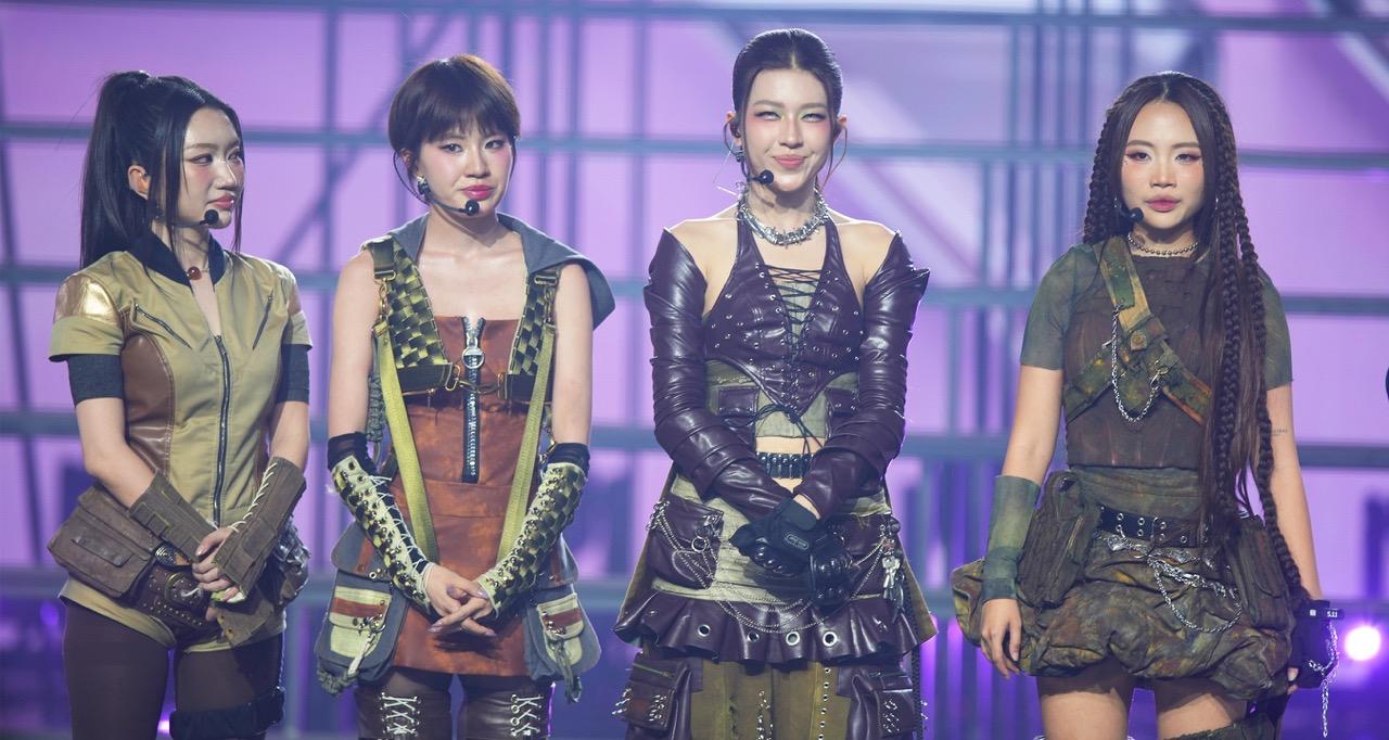 The beautiful children say hi. Photo: VieON.