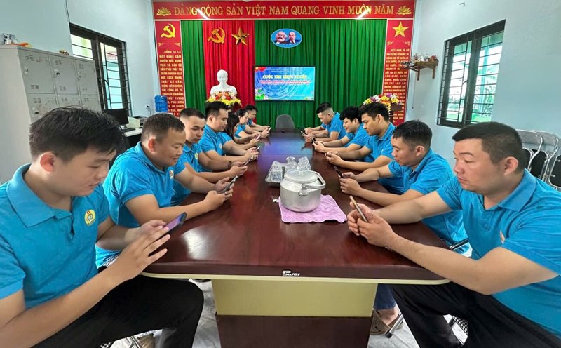 Union members gathered to compete online to learn about the Trade Union Law and the Social Insurance Law. Photo: Nghe An Trade Union