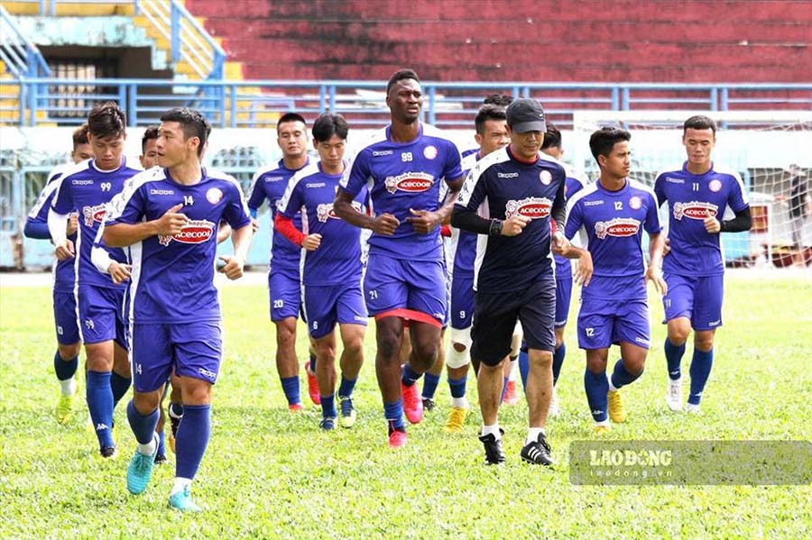Military Region 7 Stadium used to be a familiar training ground for many teams in the V.League. Photo: Thanh Vu