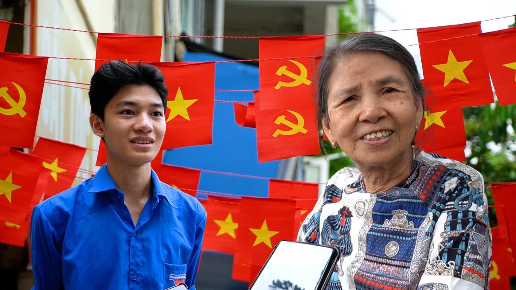 Functional forces and people join hands before the A80 training session