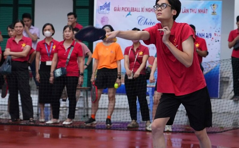 Workers compete at the exchange program organized by the Hanoi Soursop Enterprise Trade Union to celebrate the 80th anniversary of the August Revolution and National Day on September 2. Photo: Thu Thuy