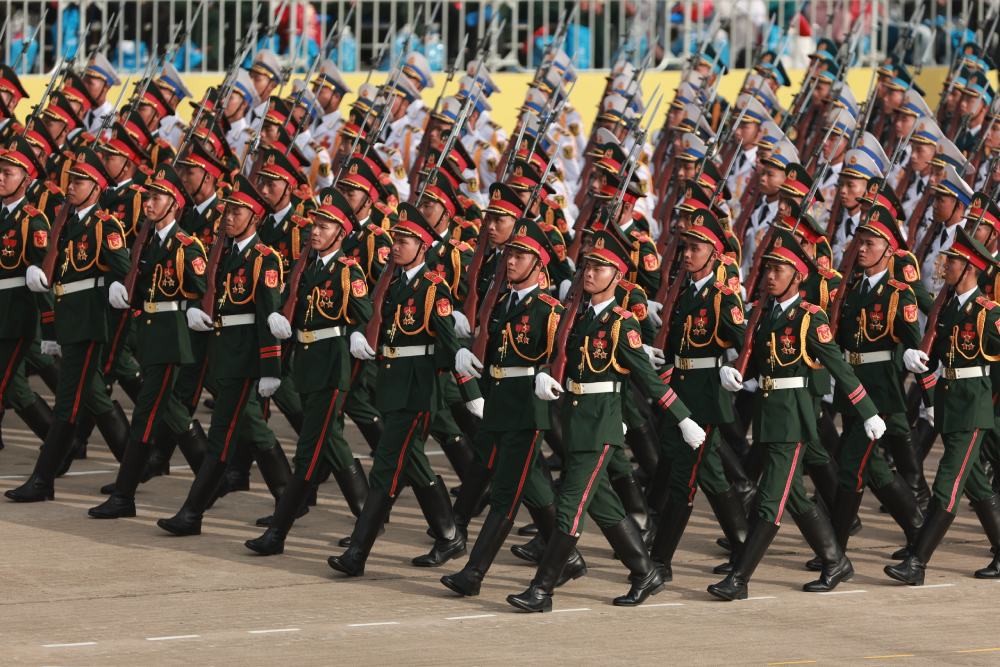 Khoi danh du ba quan chung tien vao le dai. Anh: Hai Nguyen