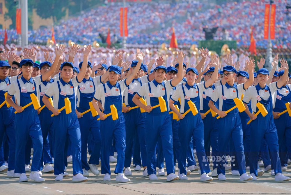 Khoi Cong nhan Viet Nam tien vao le dai. Anh: Tuan Anh 