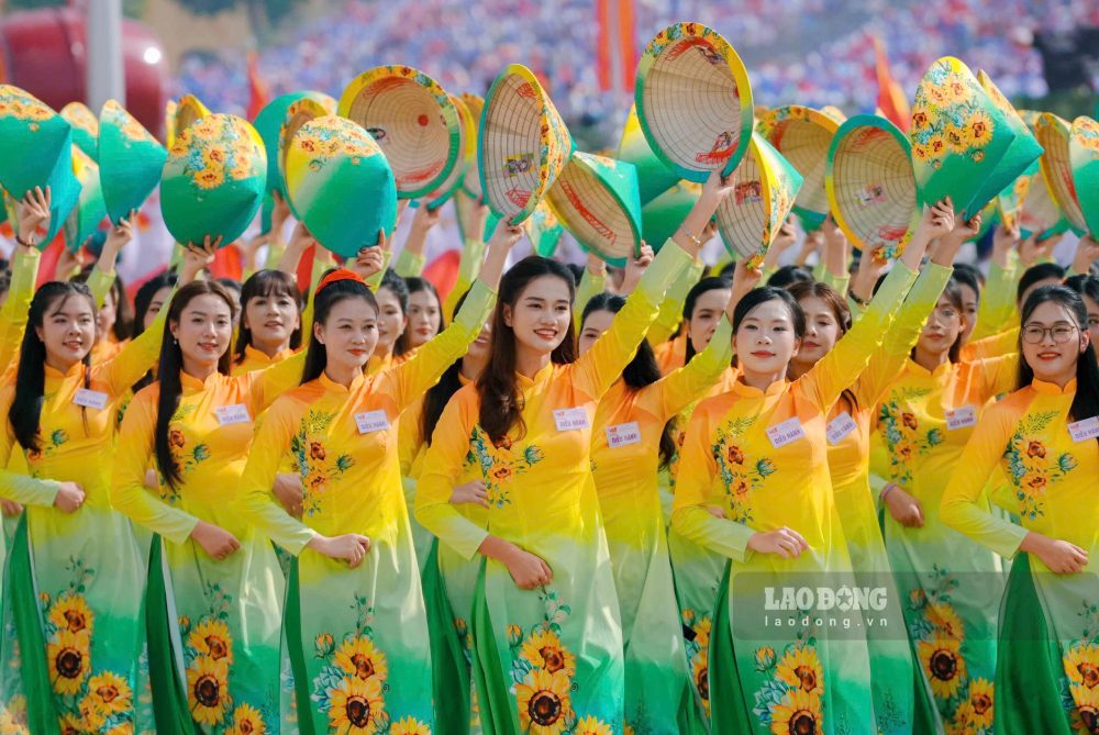 Khoi Phu nu Viet Nam tien vao le dai. Anh: Tuan Anh 