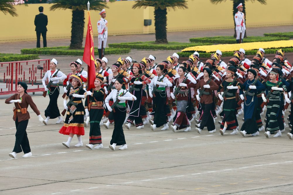 Khoi nu Dan quan cac dan toc Viet Nam tien vao le dai. Anh: Hai Nguyen