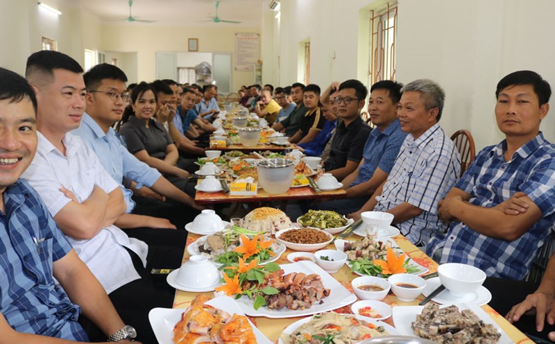 The Union Meal creates a joyful, exciting and cohesive atmosphere in the enterprise. Photo: Kim Tuyen