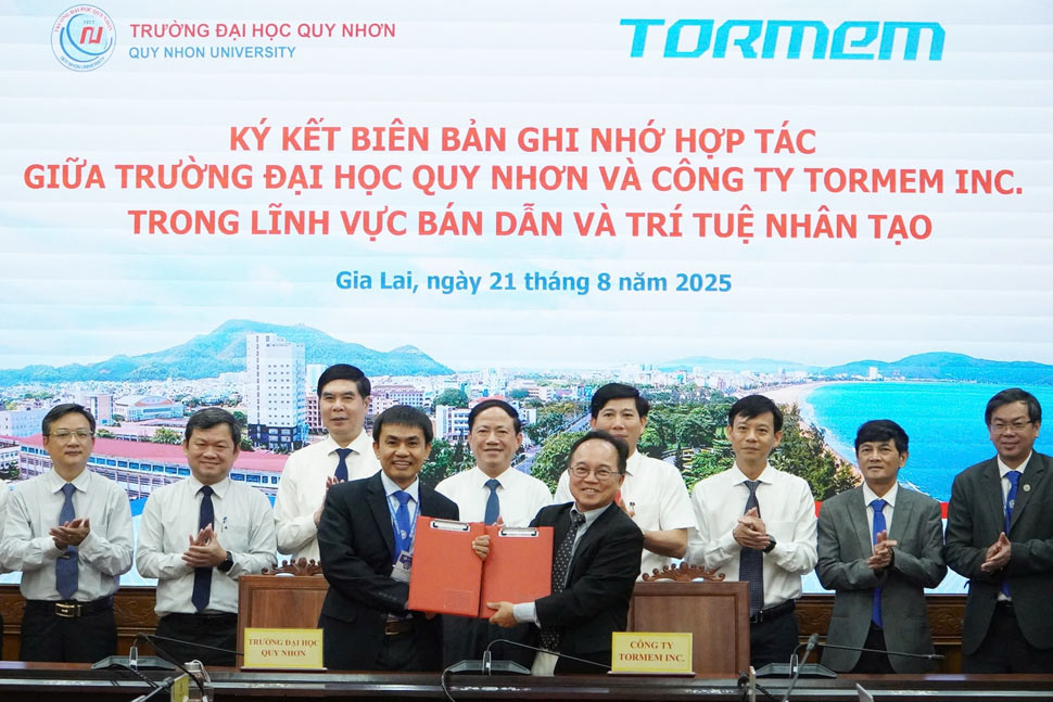TORmem va Truong Dai hoc Quy Nhon ky bien ban ghi nho. Anh: Hoai Phuong