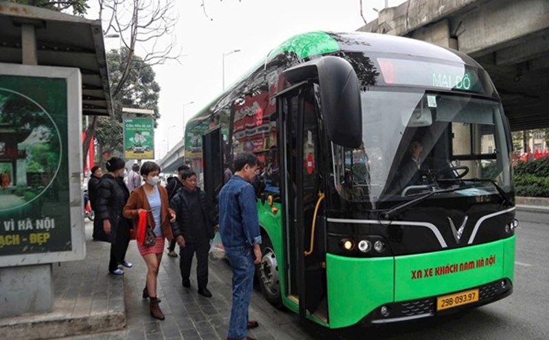 19 bus routes have stopped operating or adjusted their routes according to traffic organization requirements. Photo: Hoang Anh