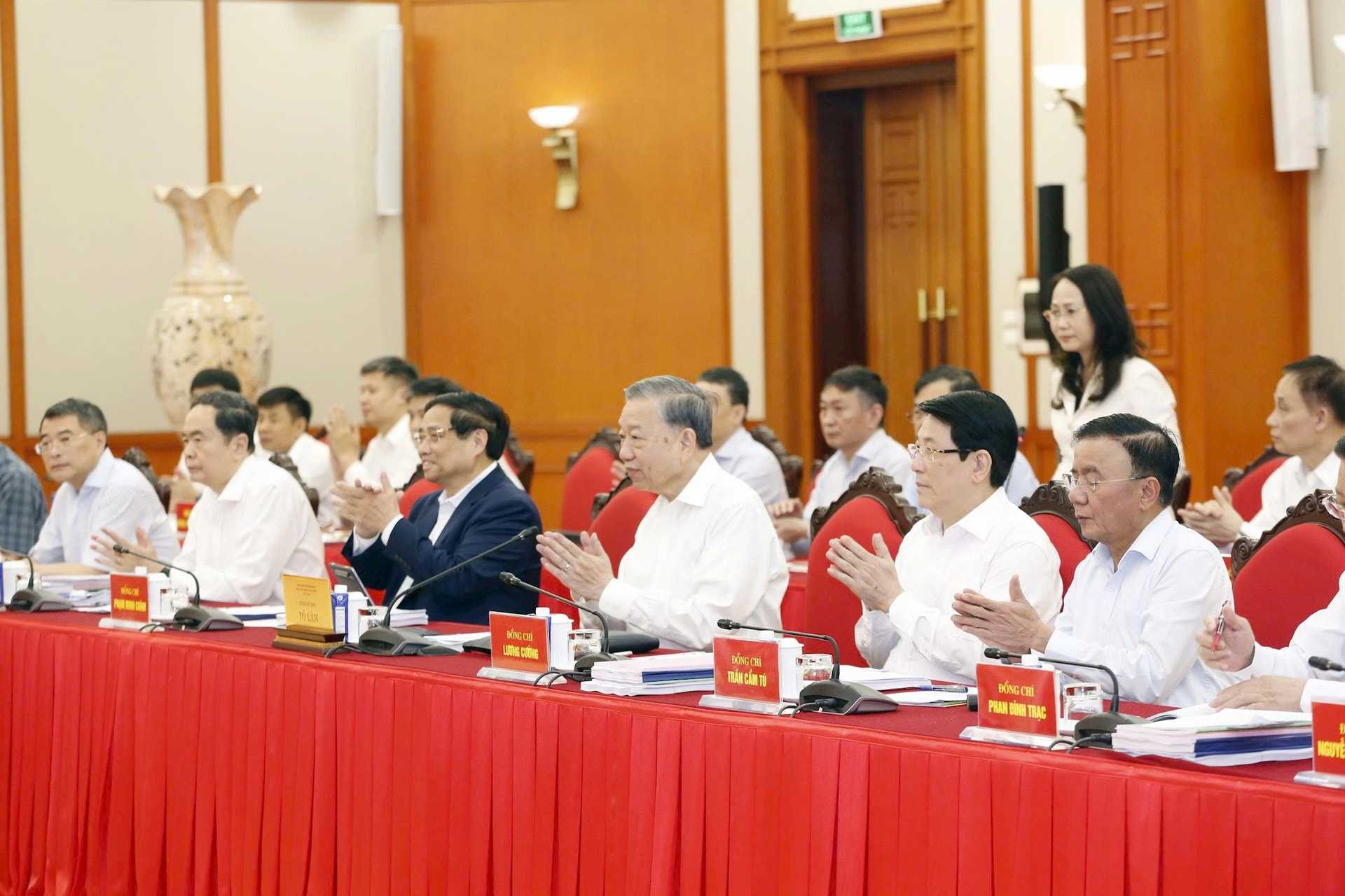 Tong Bi thu To Lam cung cac dong chi lanh dao Dang, Nha nuoc tai cuoc lam viec. Anh: Viet Thanh