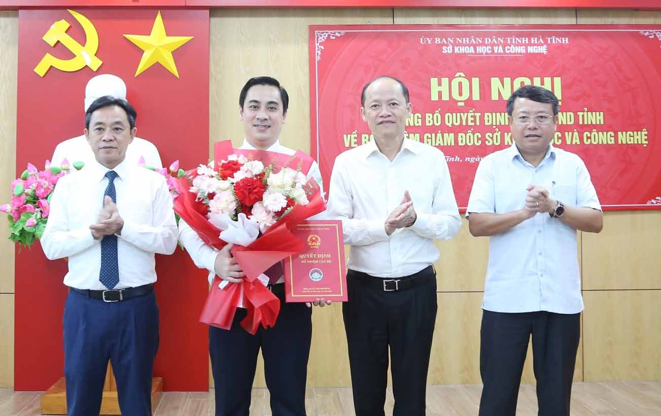 Mr. Le Thanh Dong was appointed as Director of the Department of Science and Technology of Ha Tinh. Photo: Phuc Quang.