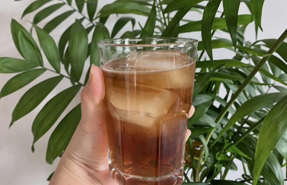 Limiting sugary drinks is one of the healthy eating habits as you age. Photo: Thanh Thanh