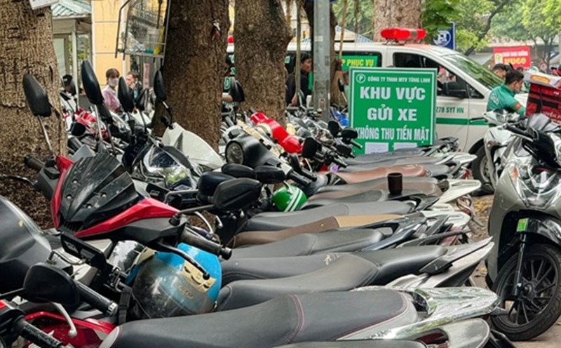 Hanoi arranges parking lots for vehicles during the National Day holiday. Photo: Phan Cong