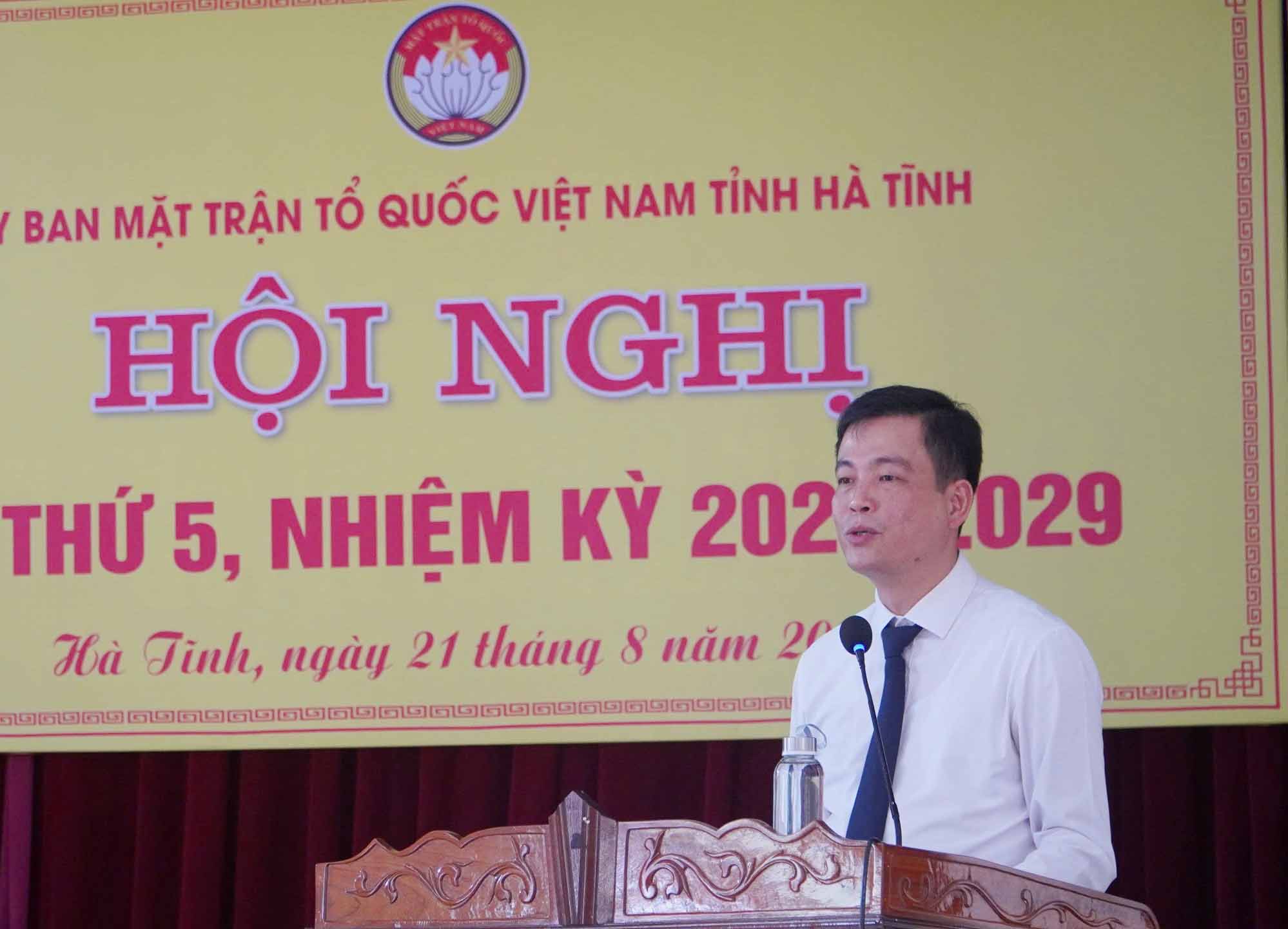 Ong Nguyen Thanh Dong duoc hiep thuong cu giu chuc Pho Chu tich Thuong truc Uy ban MTTQVN tinh Ha Tinh. Anh: Hanh Nguyen.