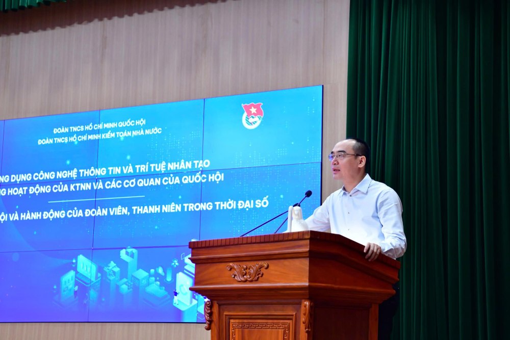 Deputy State Auditor General Bui Quoc Dung emphasized the role of artificial intelligence (AI) in the context of digital transformation. Photo: Ai Van