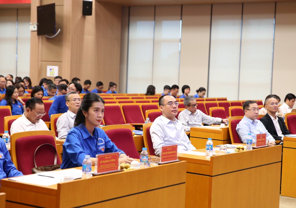 Cac dai bieu du toa dam. Anh: Ai Van