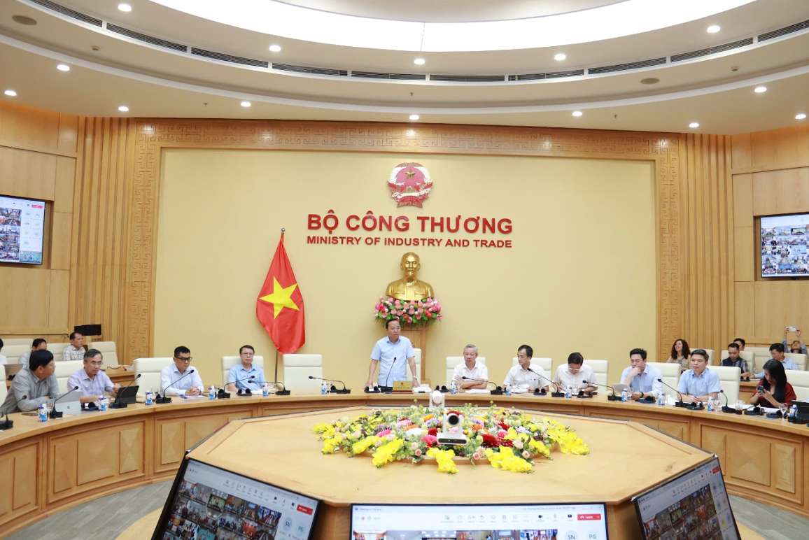 Hoi nghi truc tuyen va truc tiep so ket viec trien khai Nghi dinh so 57/2025/ND-CP ve co che mua ban dien truc tiep (DPPA) va Nghi dinh so 58/2025/ND-CP ve co che phat trien dien nang luong tai tao, nang luong moi. Anh: Bo Cong Thuong
