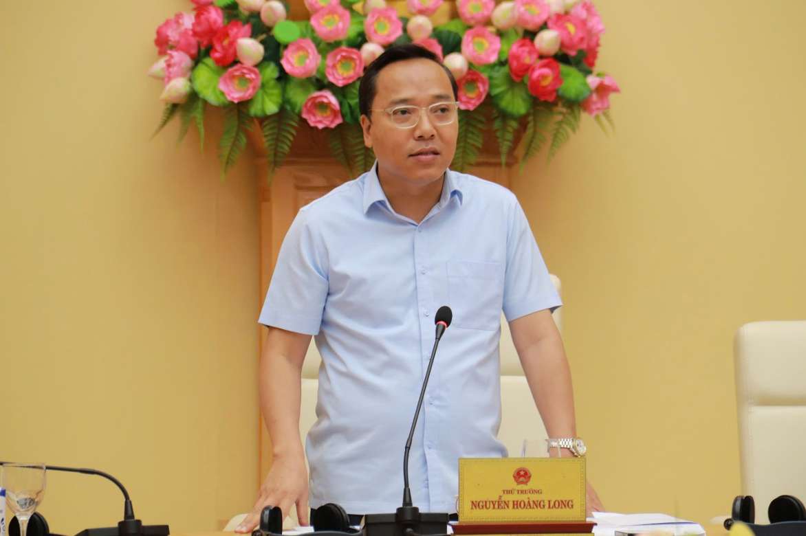 Thu truong Bo Cong Thuong Nguyen Hoang Long yeu cau EVN som co y kien ve chi phi bu tru trong mua ban dien truc tiep. Anh: Bo Cong Thuong