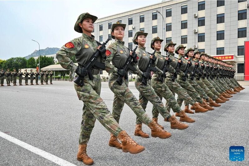 2025년 8월 12일 훈련 중인 중국군이 9월 3일 베이징에서 열리는 열병식을 준비하고 있습니다. 사진: 신화통신