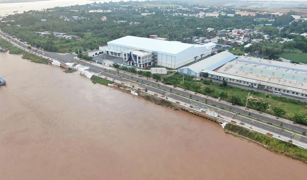 Chieu dai sat lo den ngay 19.8 khoang 350 m. Anh: