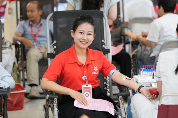 Mot canh tay duoc dua ra la rat nhieu yeu thuong va hi vong duoc gui trao.