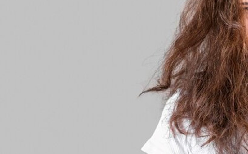 Why does thin hair make many women in urban areas worry and feel pressured? Photo: Thuy Duong