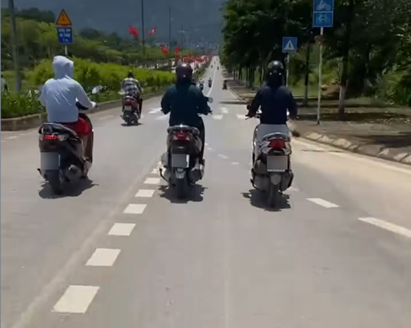 Nhieu phuong tien vi pham. Anh: Hoang Phuc.