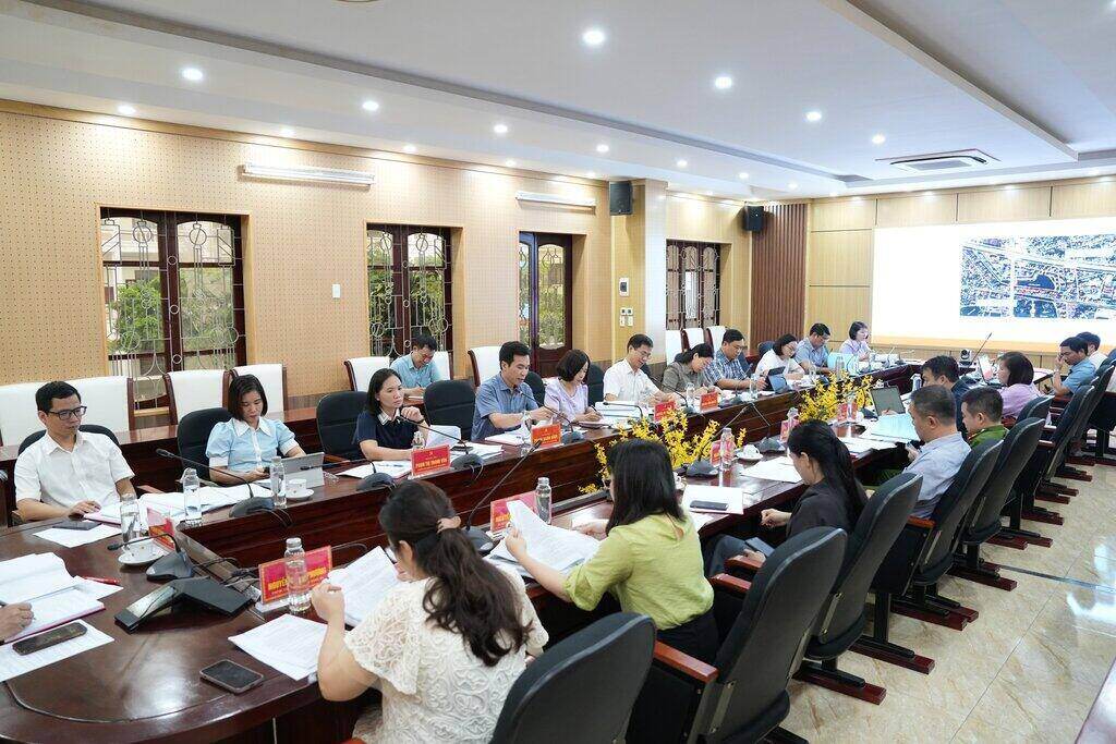 The Standing Committee of the Hai Duong Ward Party Committee, Hai Phong City held its 7th session, discussing many important tasks. Photo: Quoc Tung