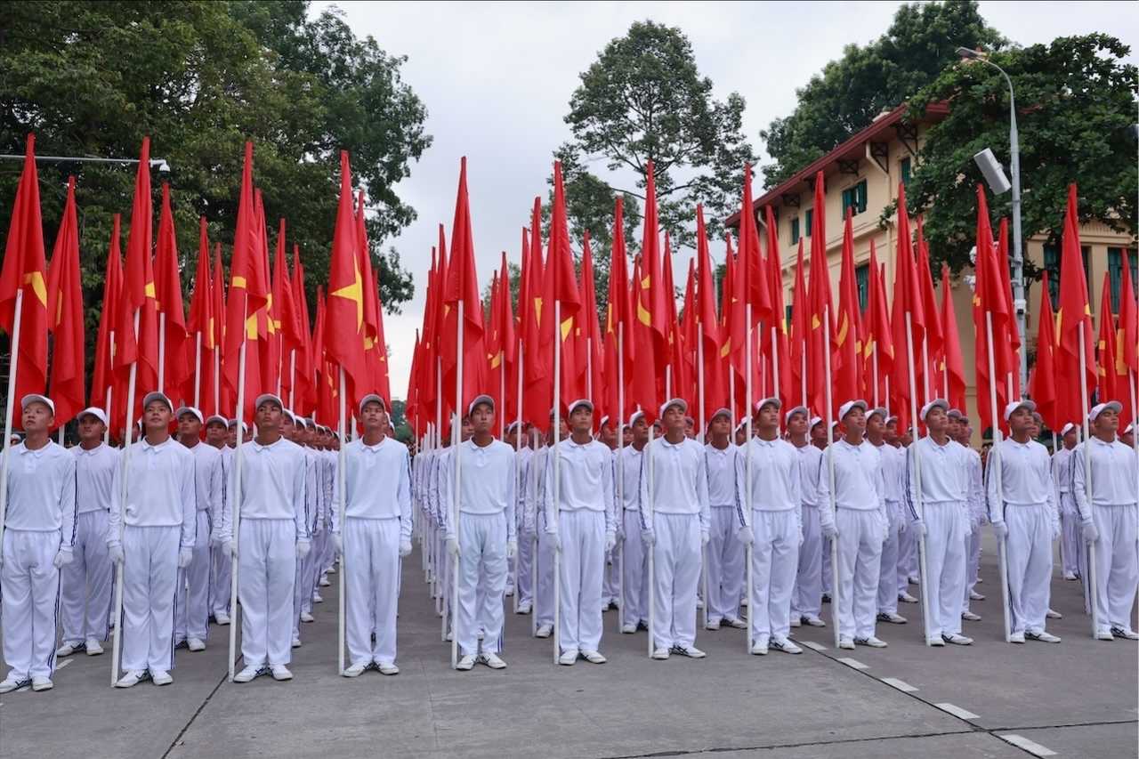 Khoi hong ky chinh don doi hinh luc 18 gio. Anh: Hai Nguyen 