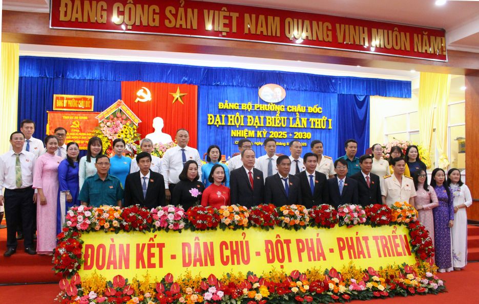 Ban chap hanh Dang uy phuong Chau Doc nhiem ky 2025-2030 ra mat Dai hoi. Anh: Lam Dien