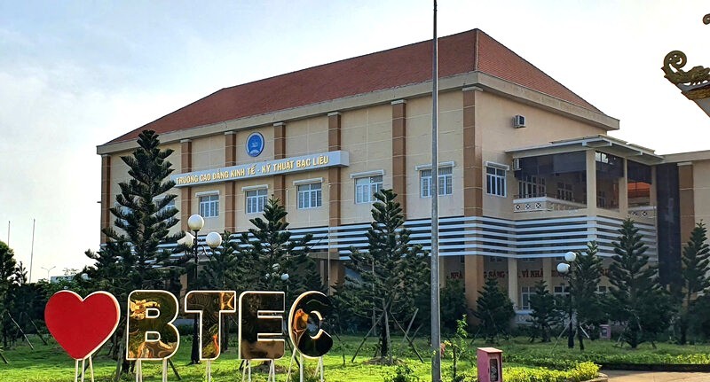 According to option 1, Bac Lieu College of Economics and Technology is subject to arrangement. Photo: Nhat Ho