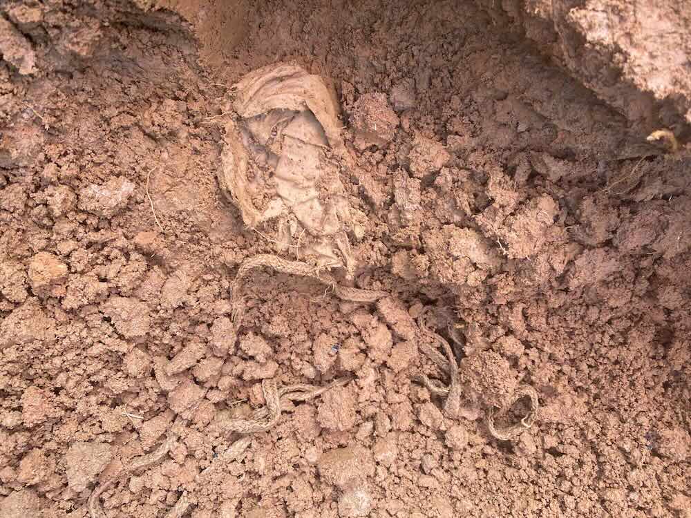 Vi tri phat hien bo hai cot liet si co di vat khac ky hieu tai xa Khe Sanh. Anh: Duy Dong