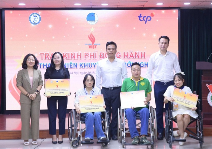 Toa dam voi chu de “Ho tro thanh nien khuyet tat khoi nghiep doi moi sang tao” trong khuon kho chuong trinh. Anh: Dang Hai