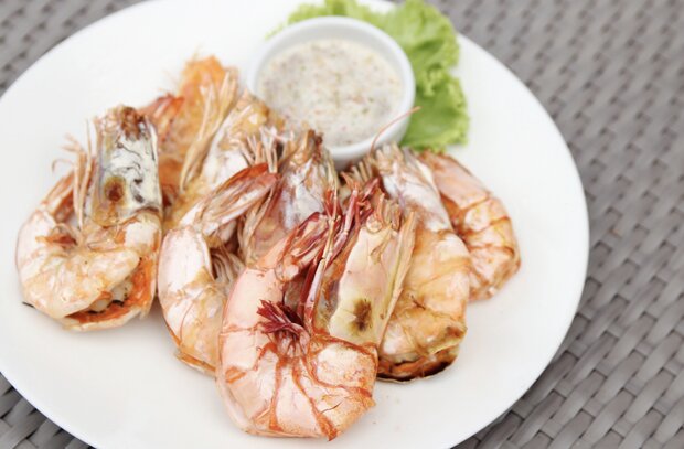 Shrimp contains cholesterol but is less dangerous than you think. Photo: Thuy Duong