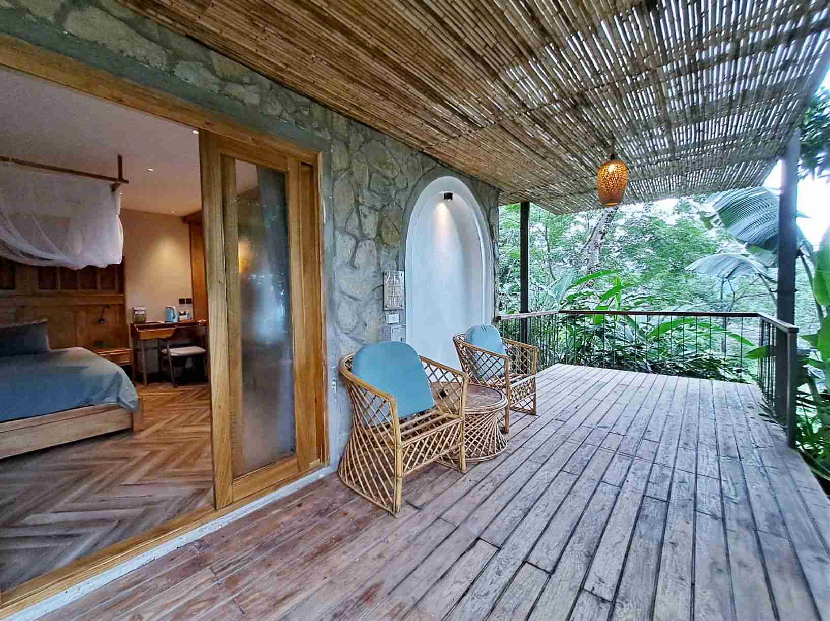 Pù Luông ngày càng có nhiều khu nghỉ dưỡng hướng đến du lịch xanh bền vững. Ảnh: Đan Thanh