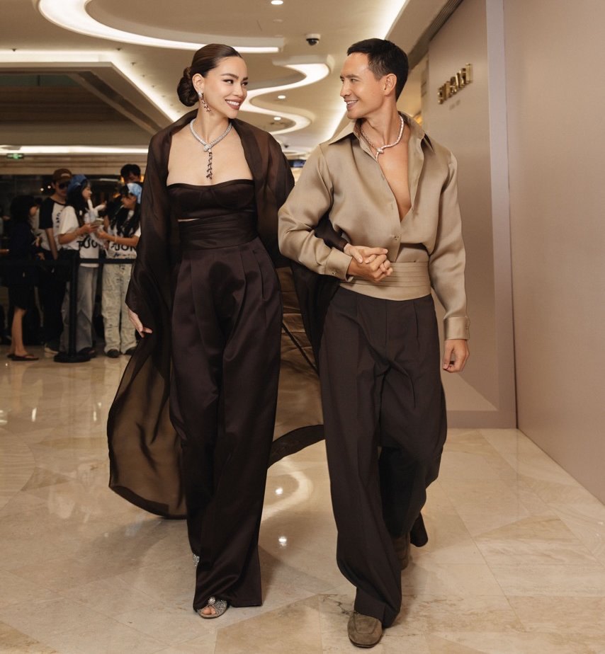   Gay chu y nhat la Ho Ngoc Ha, nu ca si – doanh nhan luon duoc nhac den nhu “nu hoang giai tri”. 