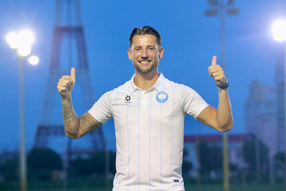 Mitchell Dijks officially debuted for Nam Dinh club. Photo: NDFC