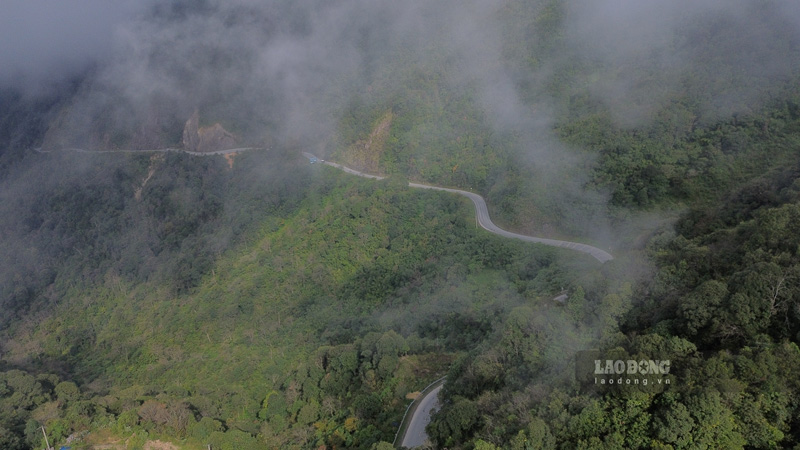 Lao Cai - Lai Chau を結ぶ Hoang Lien 峠の一区画。写真:Dinh Dai