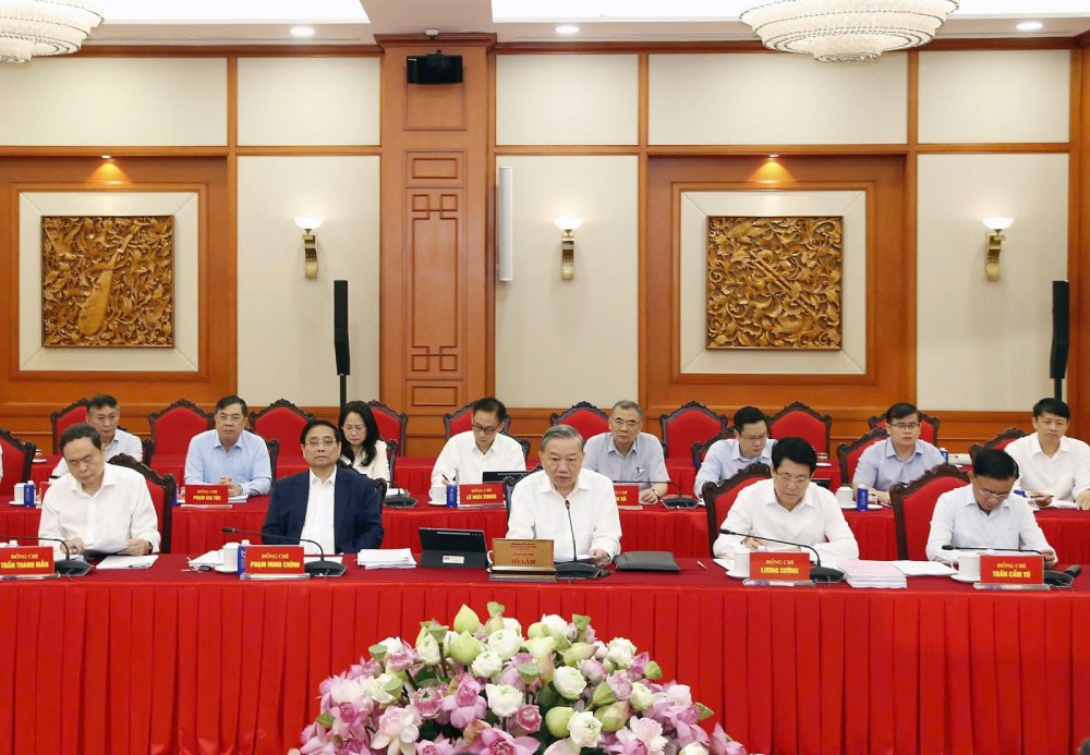 Tong Bi thu To Lam va cac lanh dao Dang, Nha nuoc lam viec voi Ban Thuong vu Thanh uy Ha Noi. Anh: Hien Hoa