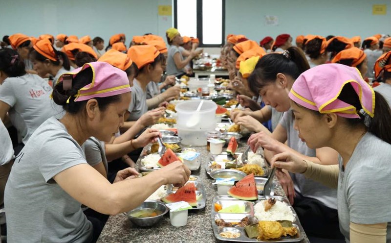 Union members and workers attended the Union Meal. Photo: Quyet Chien