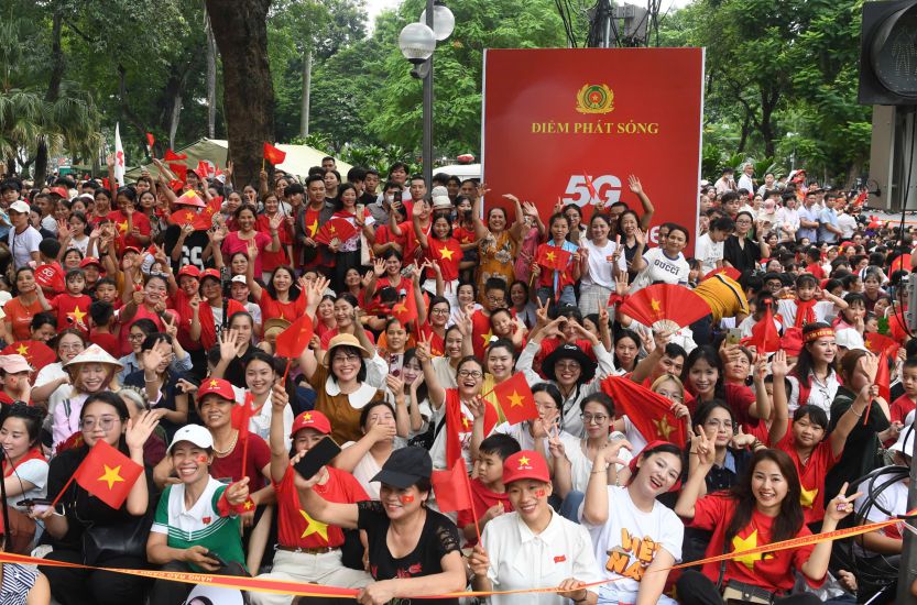 People and tourists in Hanoi waiting to watch the parade to celebrate the 80th anniversary of National Day on September 2 (photo taken on the afternoon of August 21). Photo: Hai Nguyen