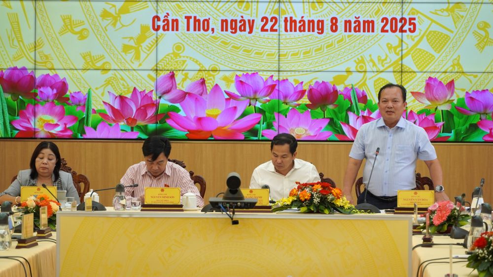 Ong Nguyen Van Hoa, Pho Chu tich UBND TP Can Tho phat bieu tai buoi lam viec. Anh: Phuong Anh
