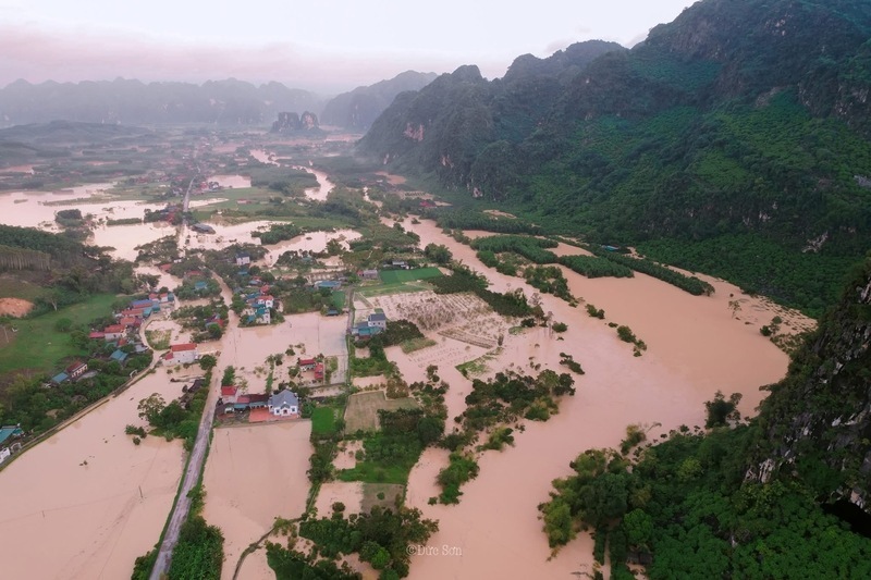Sang 22.8, khu vuc xa Nhat Tien, huyen Huu Lung cu (nay la xa Van Nham) van ngap sau, nhieu thon bi co lap. Anh: Duc Son
