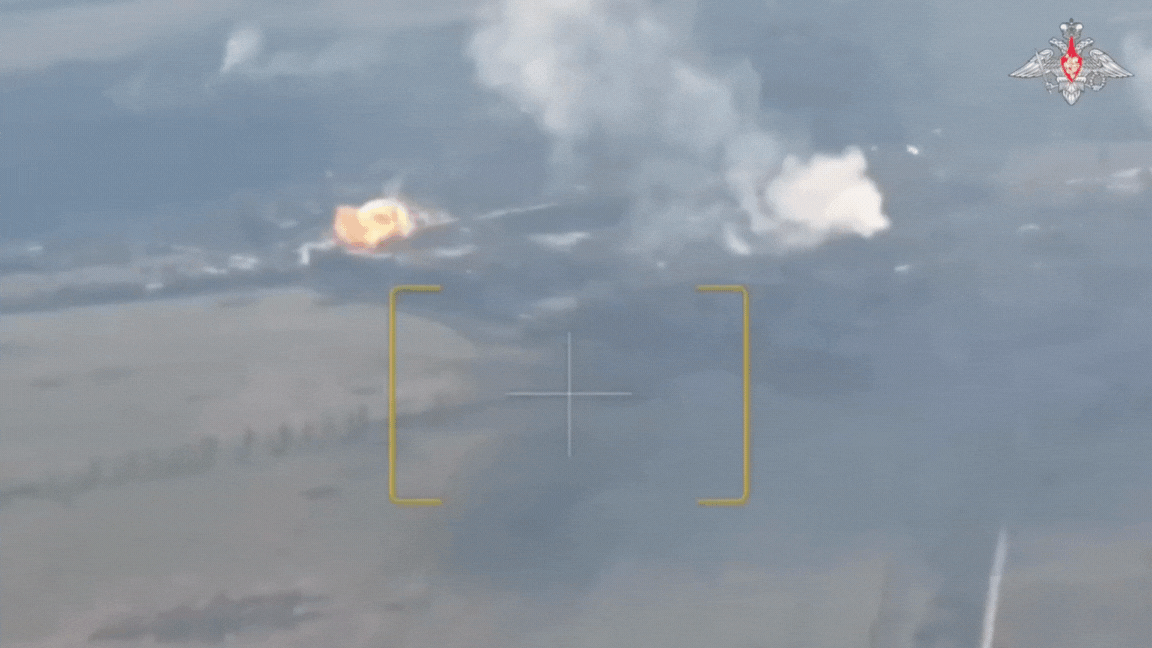 러시아 폭탄 우크라이나 거점 파괴. 사진: 러시아 국방부 비디오에서 캡처