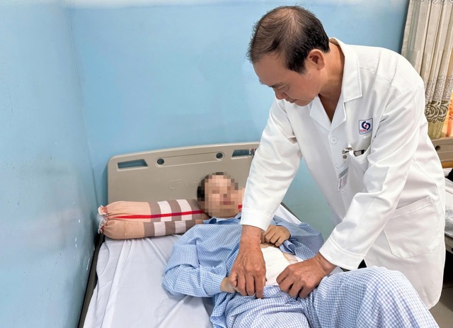 The mother and baby boy underwent successful surgery. Photo: Provided by the hospital