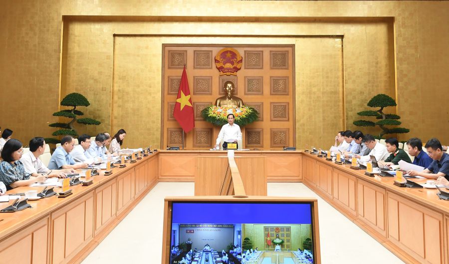 Member of the Party Central Committee, Deputy Prime Minister, Minister of Foreign Affairs Bui Thanh Son chaired the first meeting of the APEC 2027 National Committee on August 21. Photo: VGP