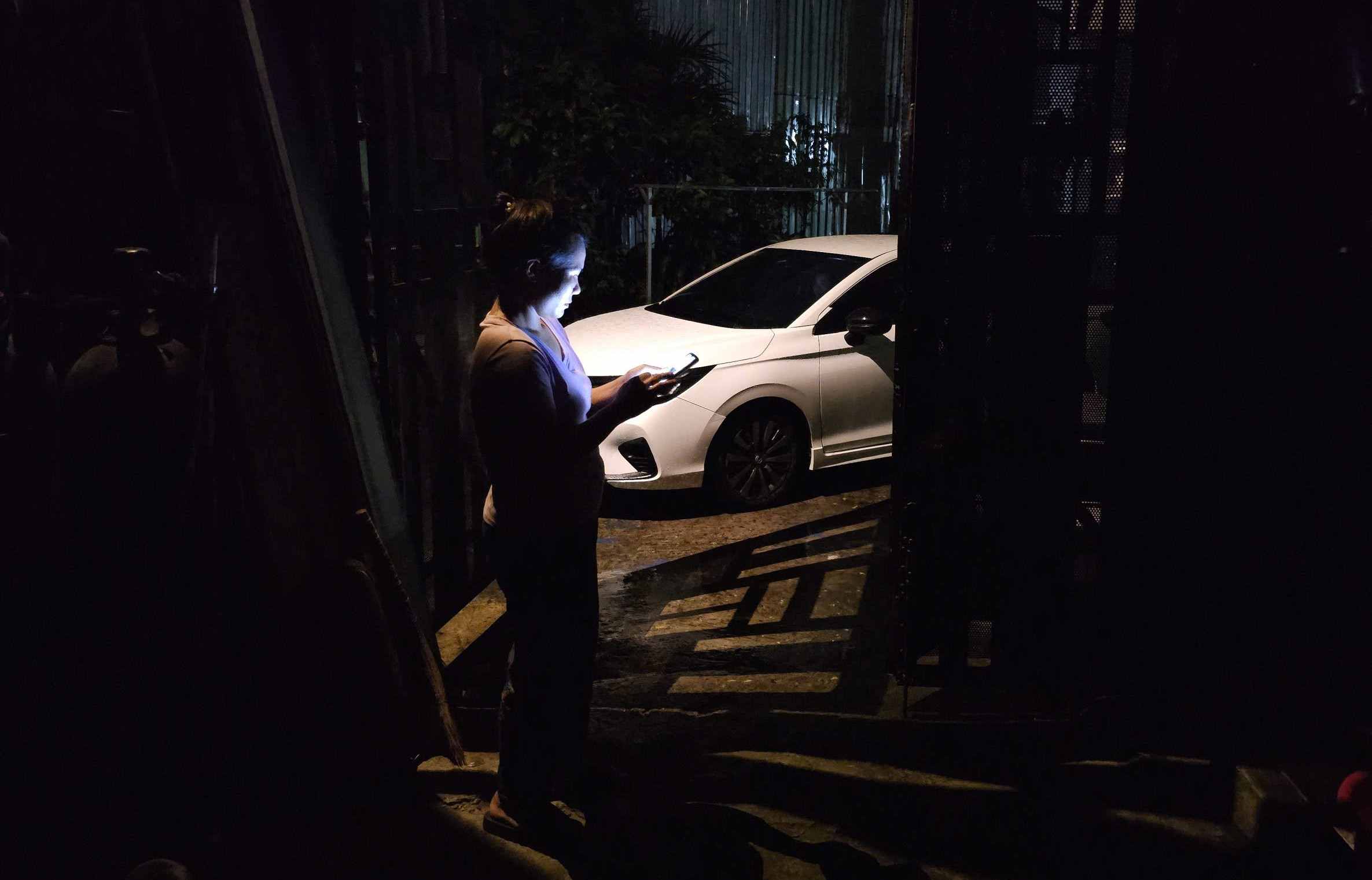 Su viec mat dien gay dao lon cuoc song gan 100 ho dan. Anh: Dinh Trong
