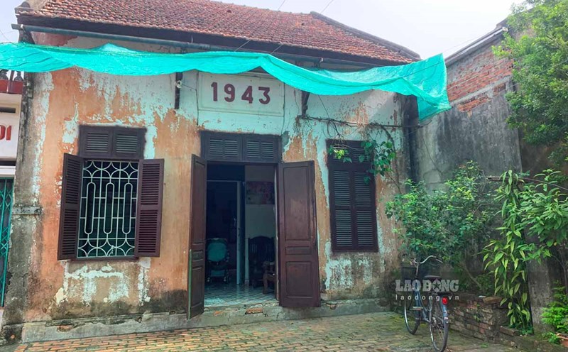 The house over 80 years old in Nha Xa village, Duy Tan commune, Ninh Binh province used to be a shelter during the war. Photo: Ha Vi