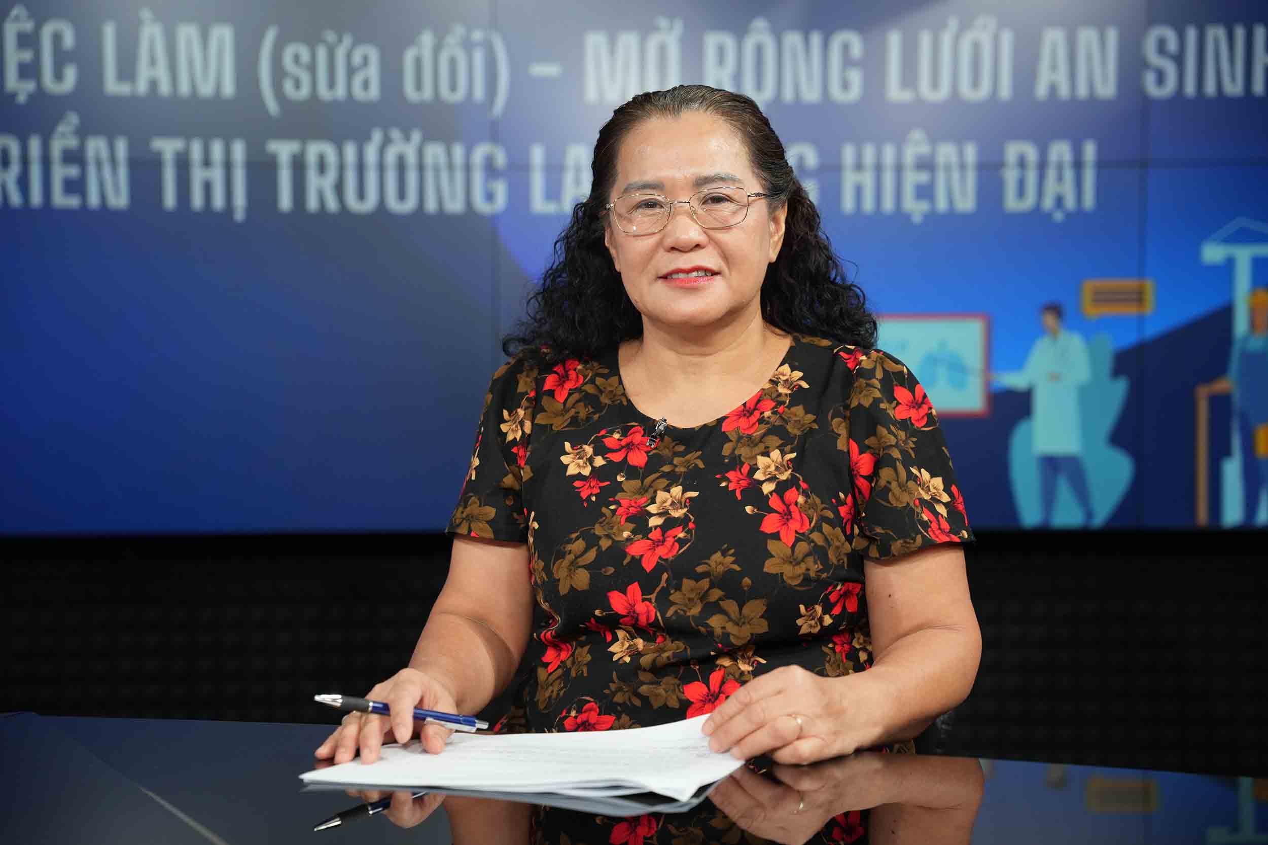 Ba Nguyen Thi Lan Huong – nguyen Vien truong Vien Khoa hoc lao dong xa hoi trong buoi Toa dam. Anh: PV