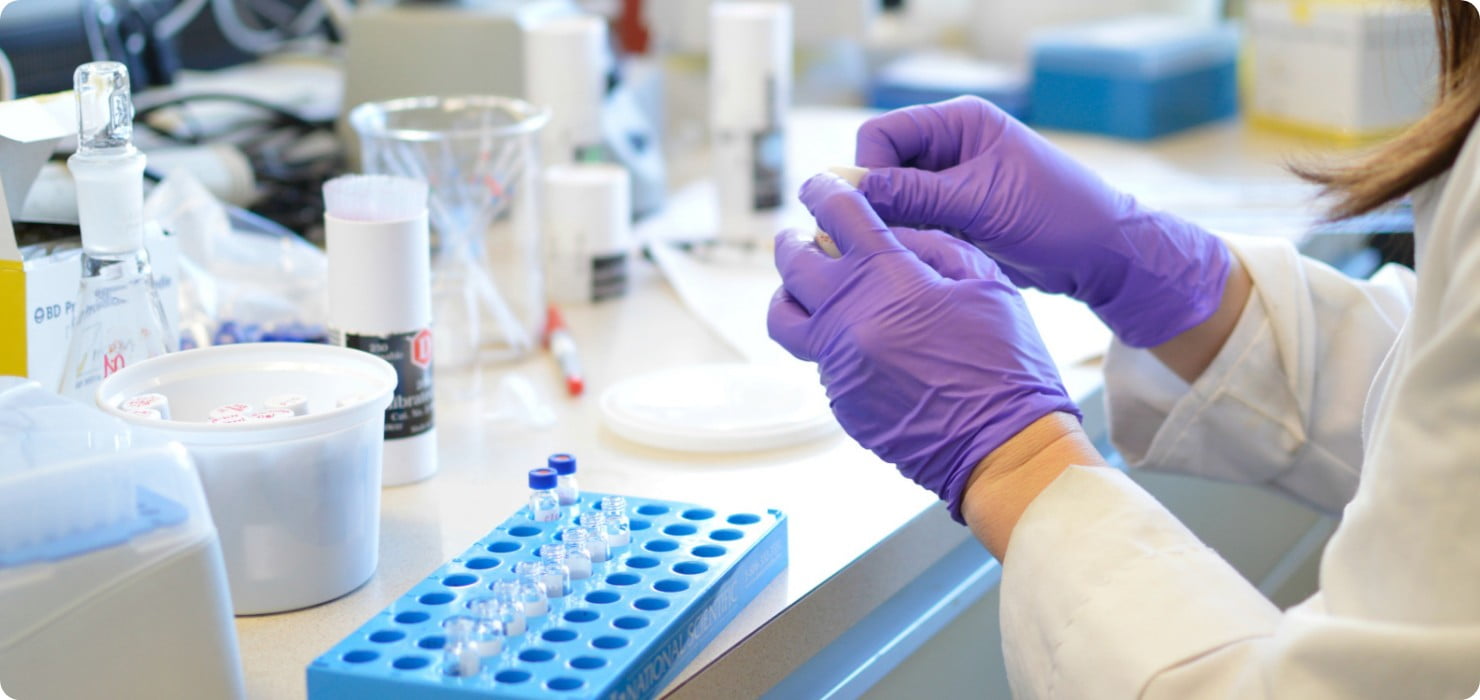 Nearly 800 drugs and drug ingredients have been newly granted and their registration for circulation has been extended. Graphic photo: Huong Giang