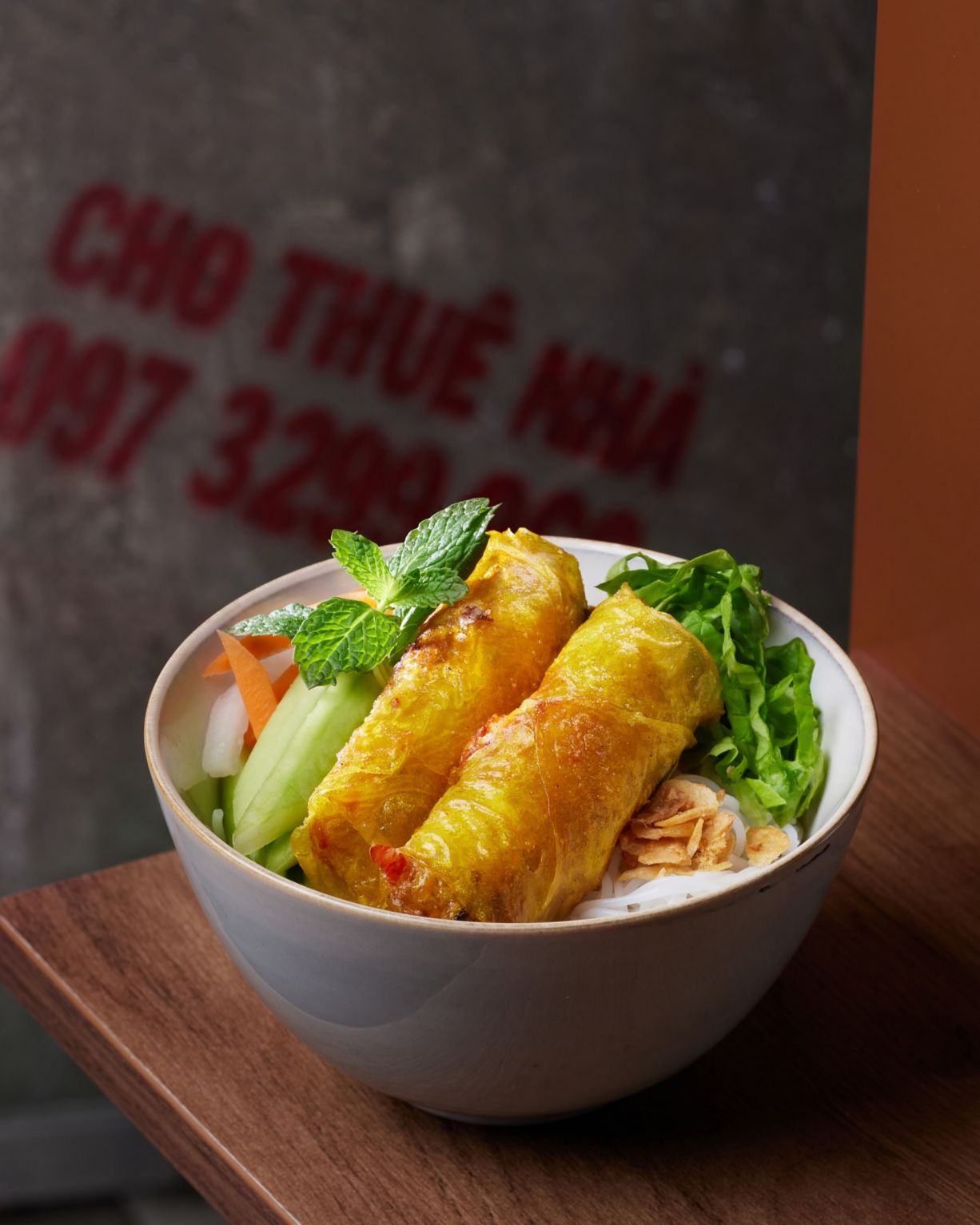 Ngoai banh mi, thuc khach con co the thuong thuc nhung dac san bun Viet Nam khi ghe quan cua Kiki Phung. Anh: Nhan vat cung cap